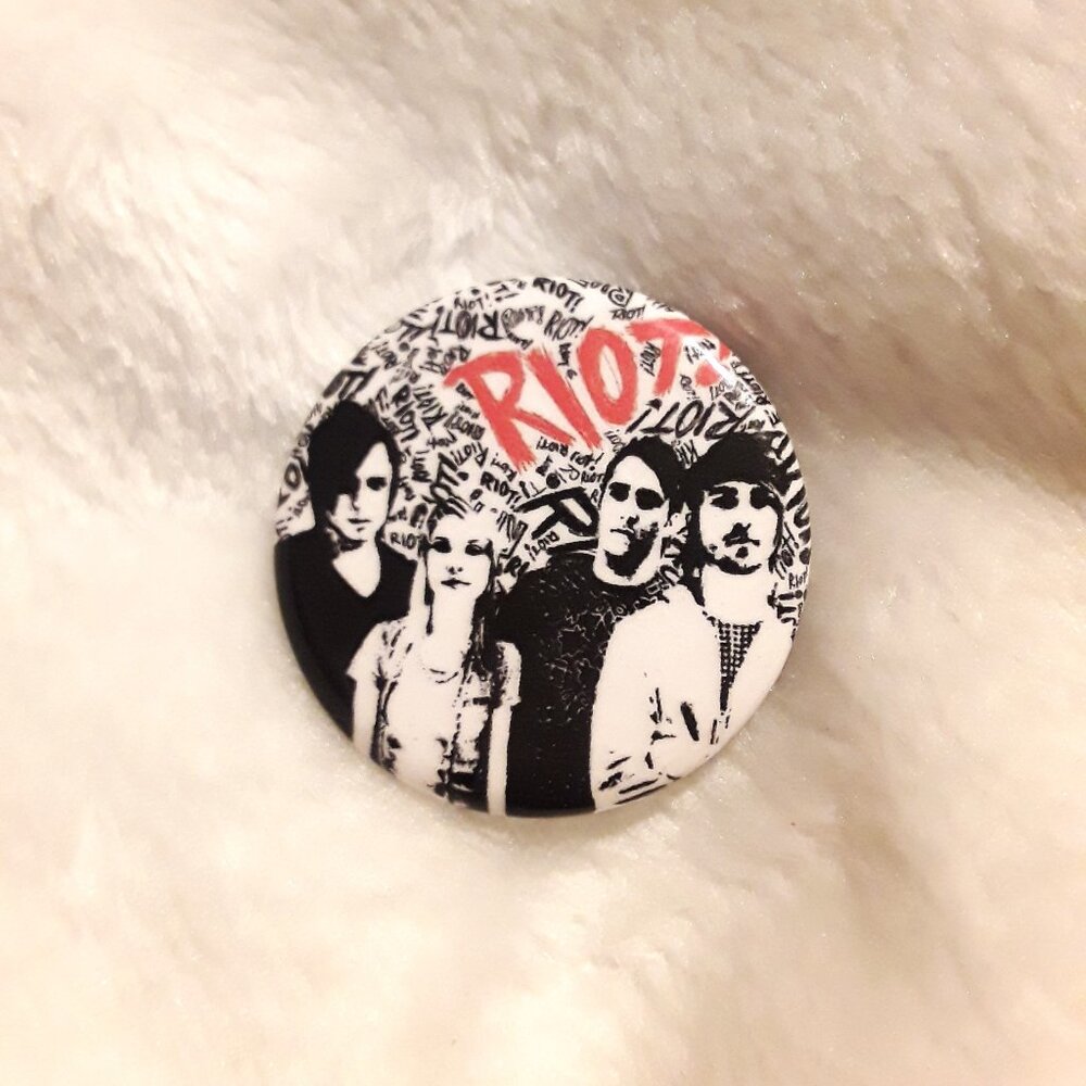 Paramore Riot! Mini Collector's Pin